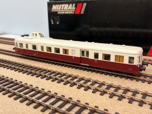 Mistral 3832 dépôt de - x,
