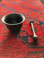 Ancien mortier en fonte et son pilon  XIX° Siècle