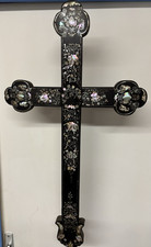 Grand Crucifix en bois noirci et nacre
