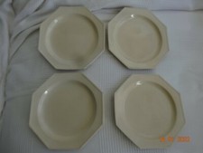 4 ASSIETTES MODELE PERLE CREIL MONTEREAU GIEN ???