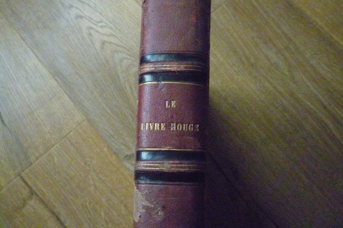 Livre rouge histoire - rouge, de