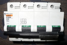 DISJONCTEUR TETRAPOLAIRE 100A