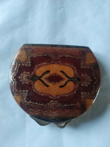Petite boîte ancienne