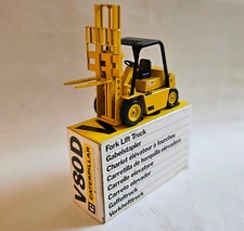 NZG chariot élévateur Caterpillar V80D échelle 1/25 ref. 182 MIB