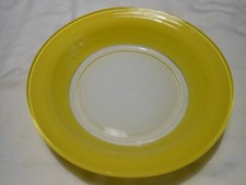plat de service creux en verre DURALEX jaune vintage
