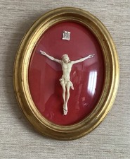ANCIEN CADRE OVALE VITRE BOMBEE , CONTENANT UN CHRIST,occasion,O