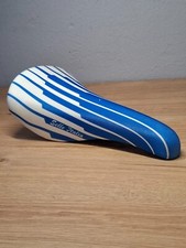 Selle à rayures bleues rétro