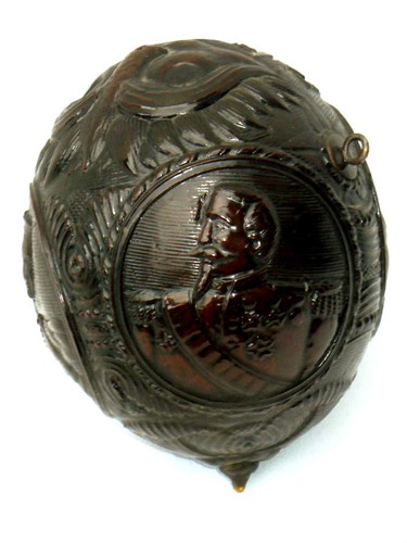 Ancienne noix sculptée - noix,