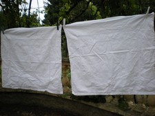 un lot de deux taies oreiller