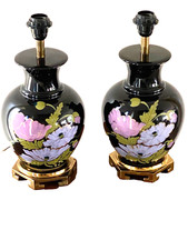 Paire de lampes vintage décor main japonisant motif floral fond noir liserés or