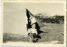 PHOTO ANCIENNE - VINTAGE SNAPSHOT - CAMPING TOILETTE RASAGE GAG DRÔLE - SHAVING