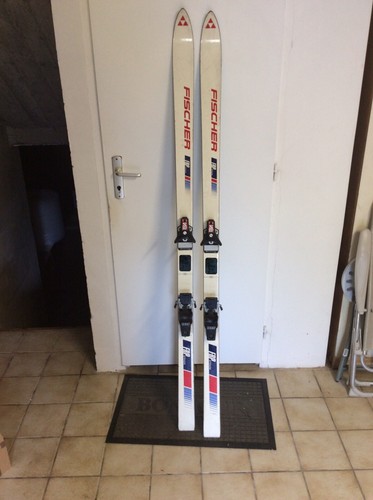Ancien skis fischer - ancien, strada
