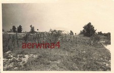 Barrière de barbelés sur un