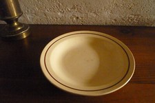 Assiette ancienne Creil et Montereau HBCM France beige avec liseré marron