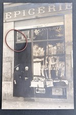 CARTE PHOTO CPA Devanture épicerie Mercerie employées KUB chocolat MENIER