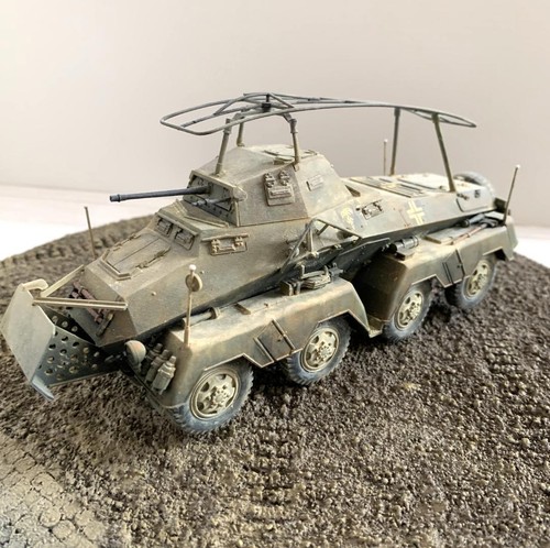 Voiture blindée roues - voiture,