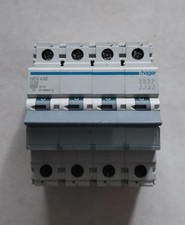Disjoncteur tétrapolaire C32