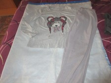 pyjama taille M:pantalon polaire,haut etam à motif ourson avec tressses et noeud