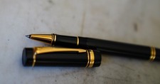 SUPERBE STYLO ROLLER PARKER DUOFOLD EN RESINE NOIRE - FINITION PL. OR  18 CARATS