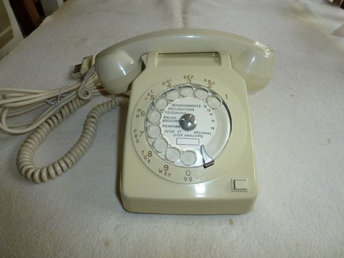 Ancien telephone couleur - 63,