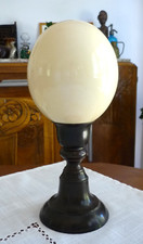 Œuf d'autruche sur bougeoir de style Empire