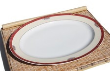 Plat ovale en porcelaine