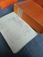  10 ANCIENS TAMPONS SCOLAIRES SUR PLAQUE  1 BOITE MULTiCARTES Grandes Puissances