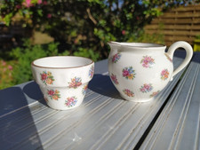 Lot de 2 petites porcelaines
