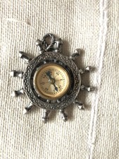 Pendentif boussole en forme de