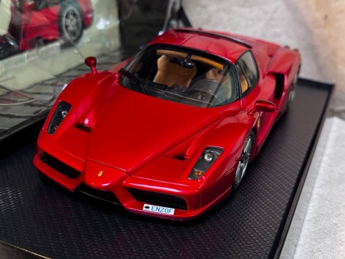 Voiture miniature rouge r - miniature,