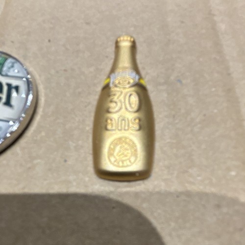 Pin bouteille perrier 30 - pin's,