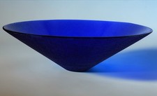 Coupe en verre bleu cobalt