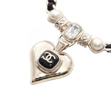 Collier pendentif coeur CHANEL
