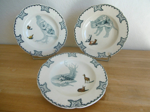 Trois assiettes creuses - trois,