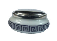 Boîte en porcelaine argent