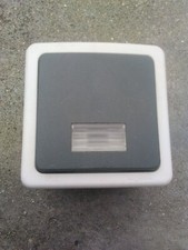 1 bouton  poussoir lumineux