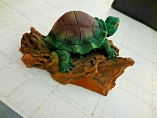 BELLE TORTUE DÉCORATIVE COULEUR SUR SUPPORT BOIS NATUREL 
