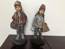 Duo de statuettes poupées