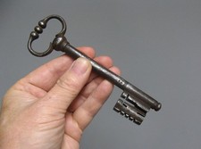 Ancienne clé en fer forgé 17e/18e.