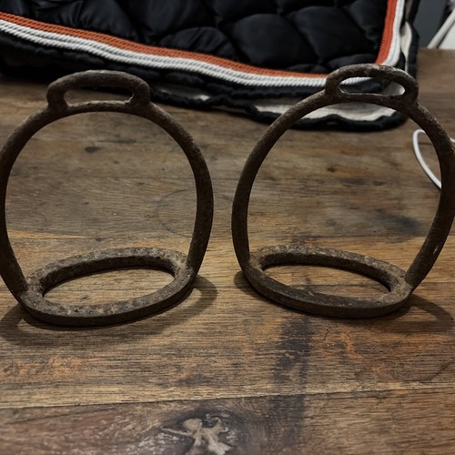 Paire étriers très - paire, d’étriers