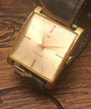 MONTRE LIP CARREE MECANIQUE INCABLOC Type  Gondolo vers 1960 PL/OR