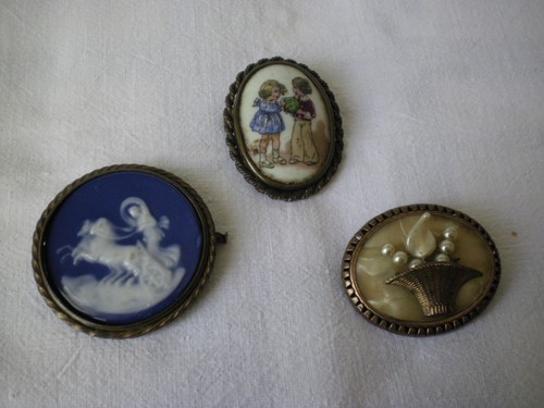 Broches anciennes dont une - broches,