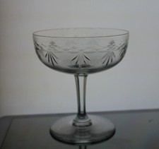 2 anciennes coupe à champagne