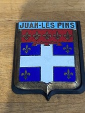 ANCIEN INSIGNE BADGE CALANDRE AUTOMOBILE BLASON JUAN-LES PINS EMAILEE