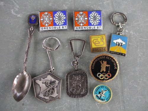 Rare lot insignes thème ski