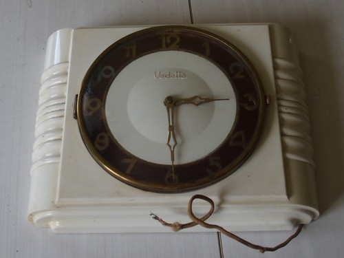 Horloge ancienne bakelite - ancienne,