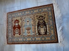 Tapis de collection Héréké en soie naturelle  signé et certifié . 85 x 60 cm .