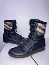Paire de bottines vintage Burberry vintage en cuir noir Taille 38,5 en bon état.