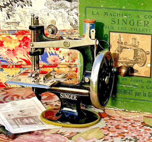 Ancienne machine coudre - à,