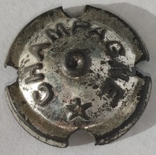 Ancienne Capsule de Champagne Générique Estampée à encoches TÉTON CENTRAL ! Rare